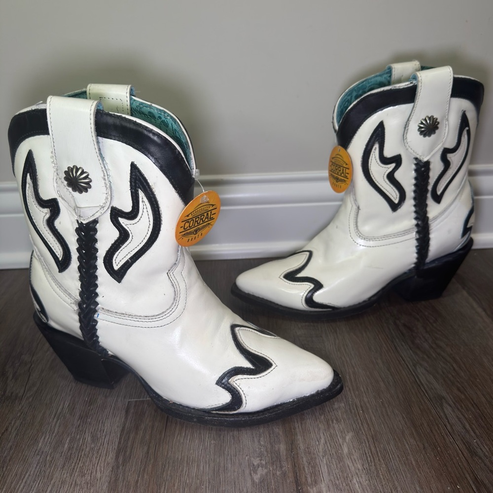 Corral Boots Braided Western White Black Bootie Boots Z0142